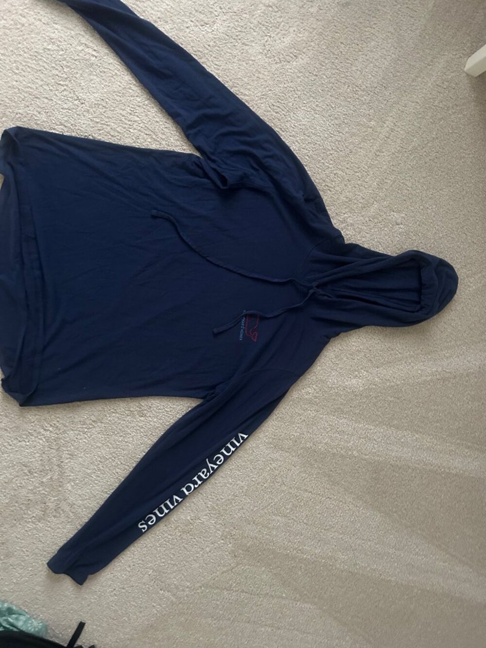 Vineyard vines long sleeved t shirt with hood, size M
